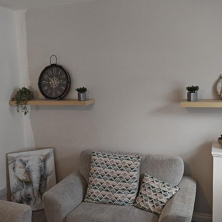 Improved Private House In Central Location Portsmouth Esterno foto