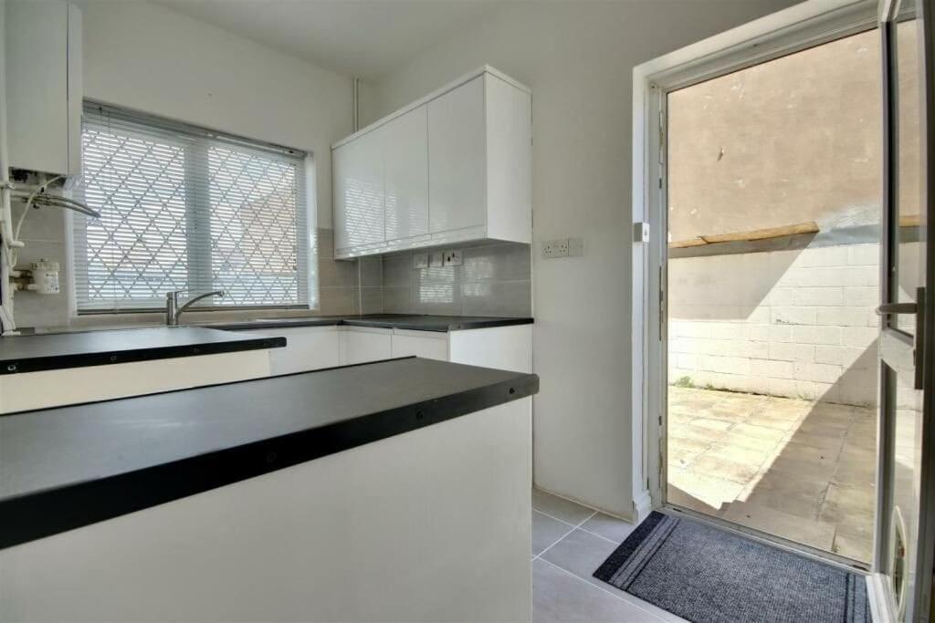 Improved Private House In Central Location Portsmouth Esterno foto