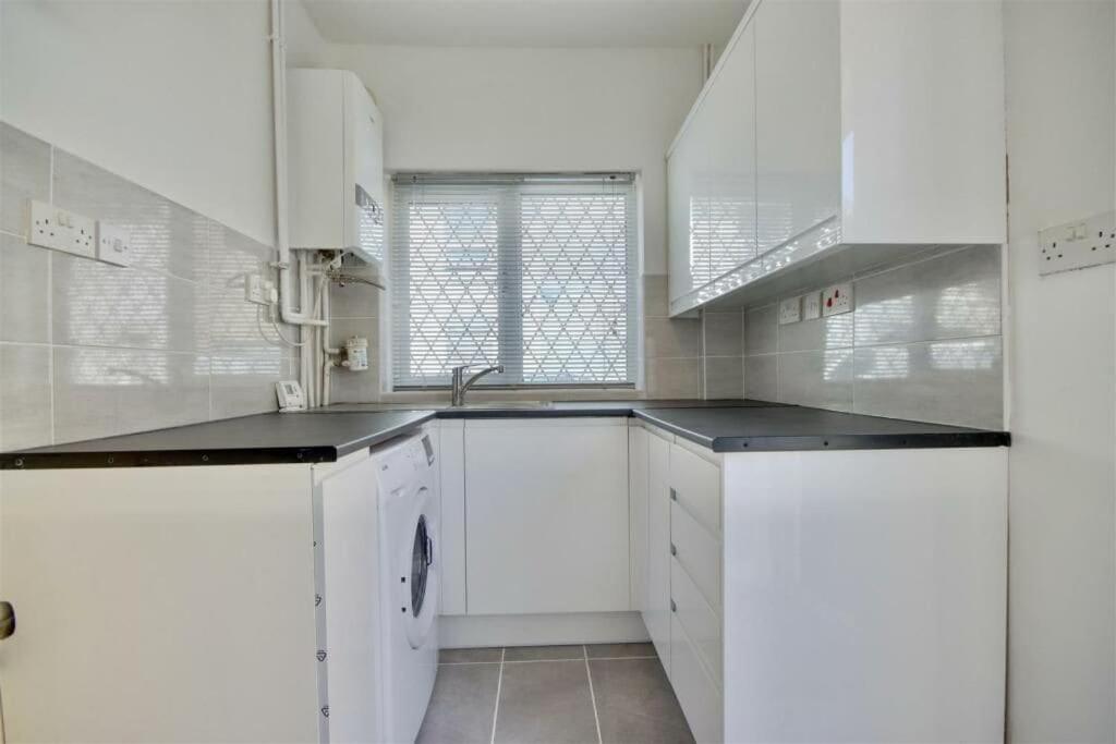 Improved Private House In Central Location Portsmouth Esterno foto